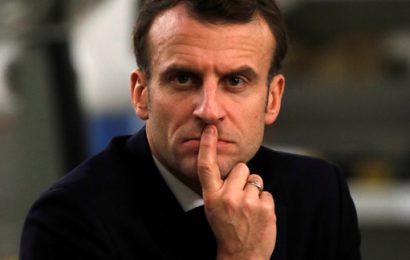 Emmanuel Macron s’enfonce toujours plus dans les sondages