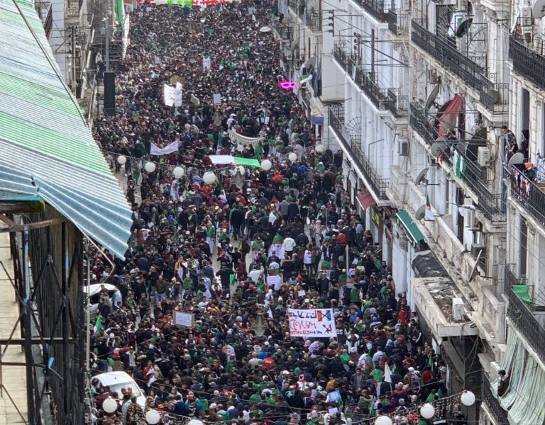 Des millions dans la rue : les Algériens enterrent définitivement la transition proposée par le pouvoir