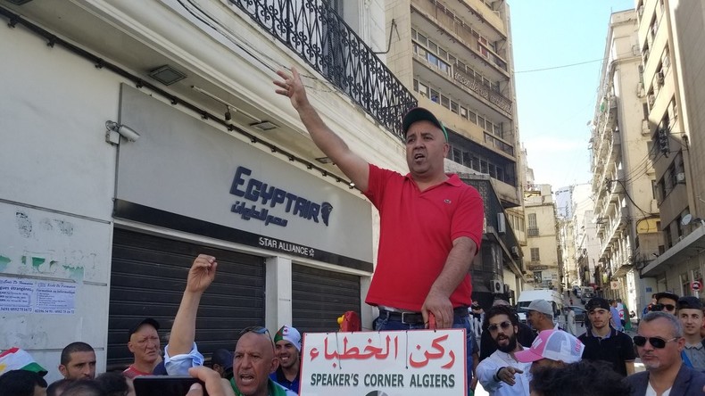 A Alger, premier vendredi de manifestation depuis le début du ramadan (images)