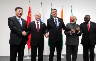 Poutine appelle les BRICS à défendre les règles du commerce mondial et se passer du dollar