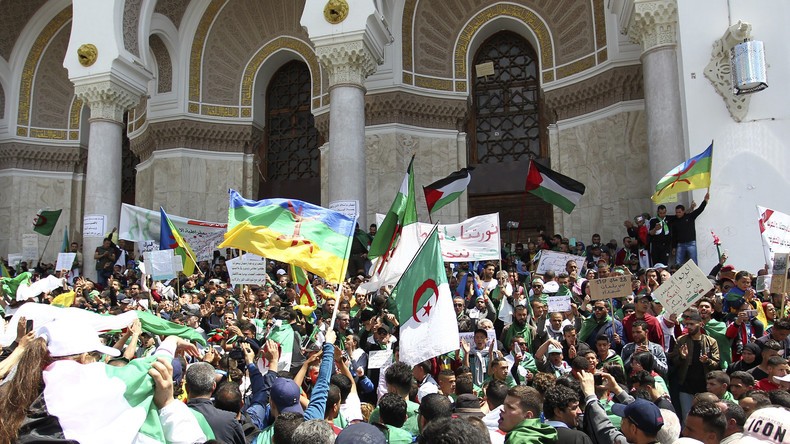 Algérie / Le drapeau berbère indésirable ? Le chef de l’armée accusé d’attiser le feu