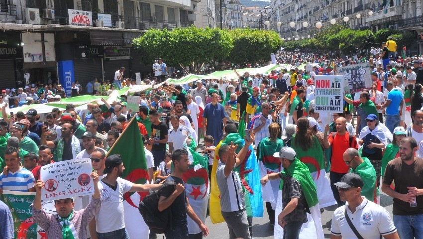 Algérie / Une fin de règne sans gloire pour le système : Place à la IIe République