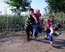 Les migrants face à un rempart en Hongrie