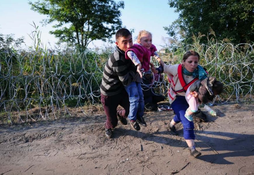 Les migrants face à un rempart en Hongrie