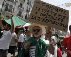 Algérie / 27e vendredi de la contestation: Les manifestants rejettent le panel de Karim Younès