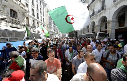 Algérie / Le Hirak face aux choix de sortie de crise : Quelles leçons tirer de l’expérience tunisienne ?