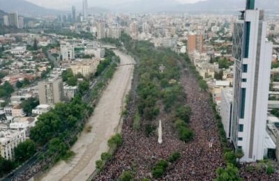 Un million de personnes dans les rues du Chili, manifestant pacifiquement pour les droits et contre la répression