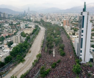 Un million de personnes dans les rues du Chili, manifestant pacifiquement pour les droits et contre la répression