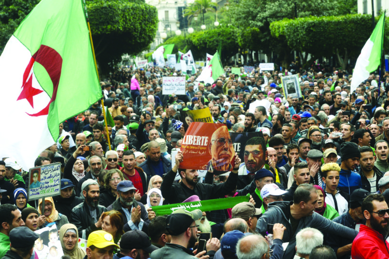 Algérie / Les manifestants déterminés à poursuivre la lutte pacifique : Le serment du hirak pour le changement !