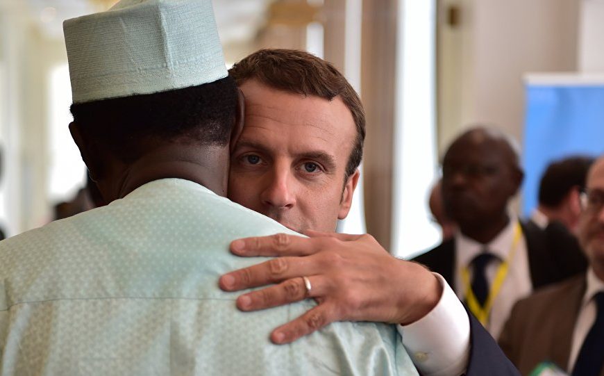 La «convocation» par Macron de cinq présidents africains sur le Sahel passe mal en Afrique