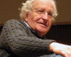 USA / Noam Chomsky et la théorie de la bicyclette – Entretien