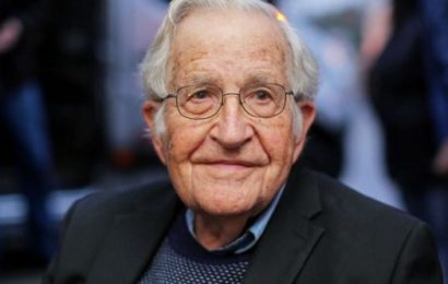 Noam Chomsky : « Il faut éliminer le fléau des armes nucléaires avant qu’elles ne nous détruisent tous.»
