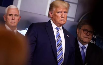 «Ça va être pire aux USA»: Trump à quitte ou double face au coronavirus