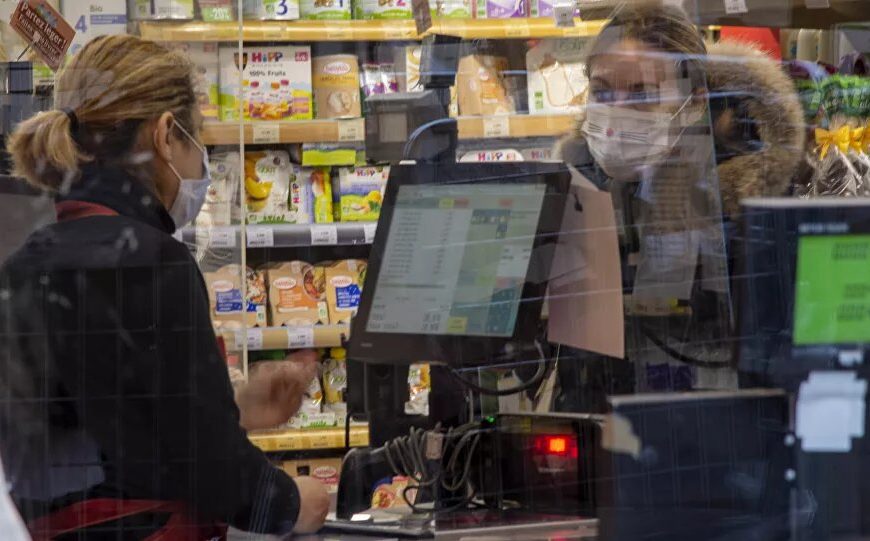 Un virologue explique comment ne pas «apporter» le coronavirus chez soi avec des objets Un virologue explique comment ne pas «apporter» le coronavirus chez soi avec des objets