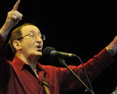 La puissance poétique d’Idir, l’artiste qui a fait connaître la musique algérienne au monde