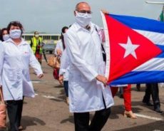Des médecins cubains arrivent en renfort en Martinique, une première en France