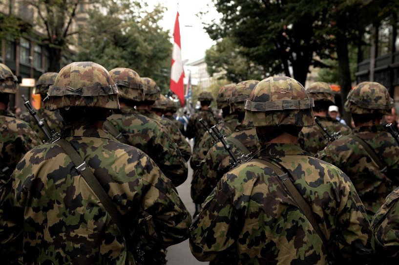La Suisse entame le processus de militarisation
