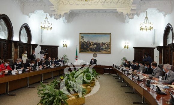 Algérie / Révision de la Constitution: Communiqué du Conseil des ministres