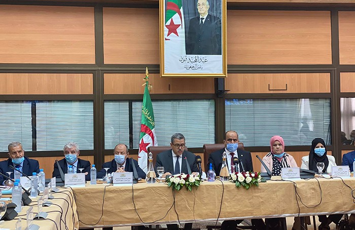 Algérie / M. Djerad présente le projet de révision de la Constitution à la commission de l’ APN : Le texte instaure un état moderne séparant l’argent de la politique