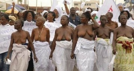 Se déshabiller pour obtenir réparation: l’importance des manifestations nues des femmes nigérianes