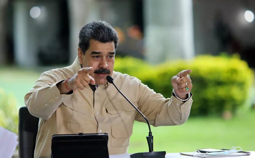 Maduro annonce la capture d’un «espion américain» près de raffineries au Venezuela