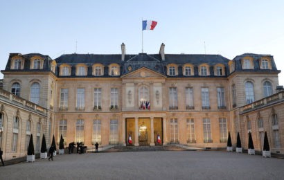 France / Arrêts maladie, démissions, pressions : la cellule diplomatique de l’Elysée impose-t-elle sa loi ?