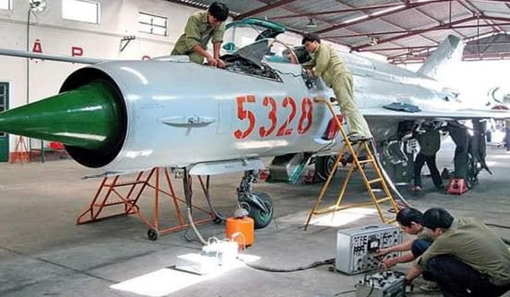 Vietnam / Des avions de combat Mig-21BIS et Mig-21UM transformés en drones kamikazes de choc