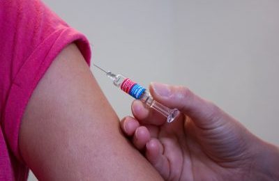 Vaccins anti-Covid en 2020 : Folie sanitaire, politique, médiatique, financière