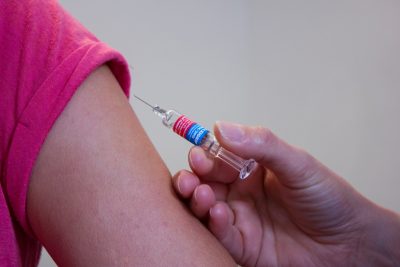 Vaccins anti-Covid en 2020 : Folie sanitaire, politique, médiatique, financière