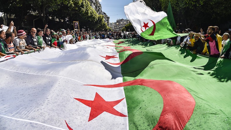 «100 milliards d’euros» : un universitaire algérien estime les réparations dues par la France