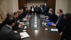 Vladimir Poutine rencontre Bachar el-Assad en Syrie et salue les progrès 