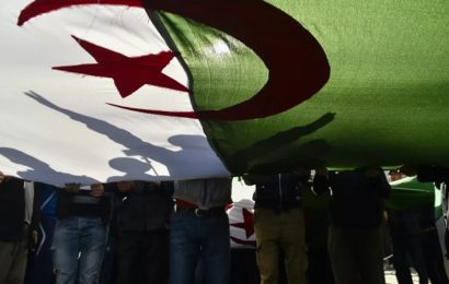Algérie : le système politique convoqué à la barre durant le procès d’un opposant