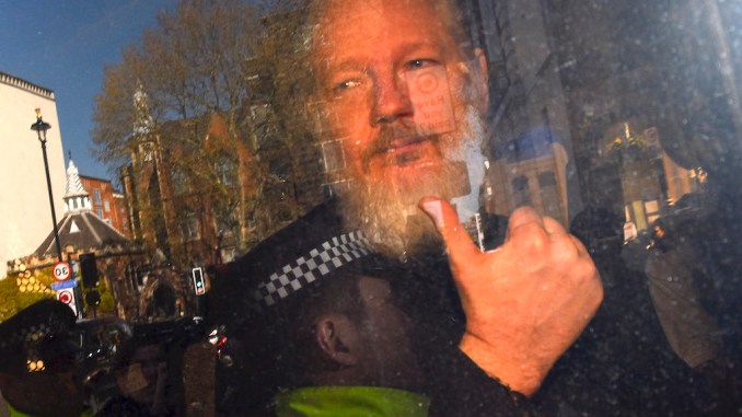 Frédéric Martel refuse l’asile politique à Julian Assange sur France Culture