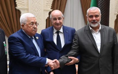 Rencontre à Alger de Mahmoud Abbas et le chef du Hamas, Ismaïl Haniyeh : Une poignée de main qui dérange.