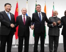 BRICS : La Russie et l’Inde liquident le dollar
