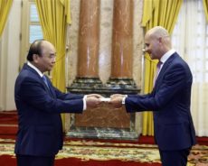VietNam / Le chef de l’État reçoit des ambassadeurs étrangers