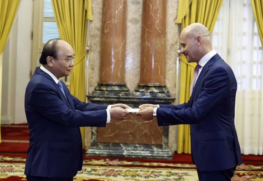 VietNam / Le chef de l’État reçoit des ambassadeurs étrangers