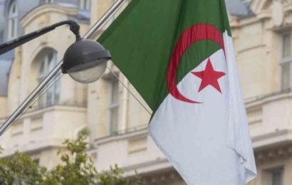 Un siècle de réflexions et de débats sur les institutions politiques de l’Algérie : autour de l’ouvrage de Mohamed Boussoumah : Documents constitutionnels et politiques 1919- 2018