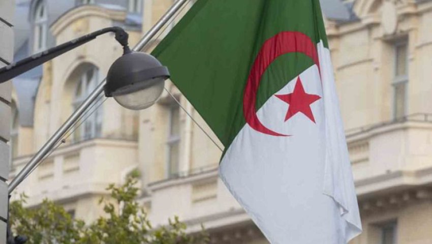 Un siècle de réflexions et de débats sur les institutions politiques de l’Algérie : autour de l’ouvrage de Mohamed Boussoumah : Documents constitutionnels et politiques 1919- 2018