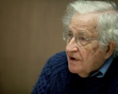 Noam Chomsky : « L’Occident dérive vers un proto-fascisme capitaliste sauvage »