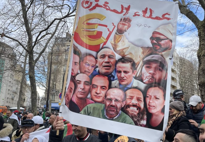 Des milliers d’Algériens enregistrent une cinglante victoire contre les traîtres