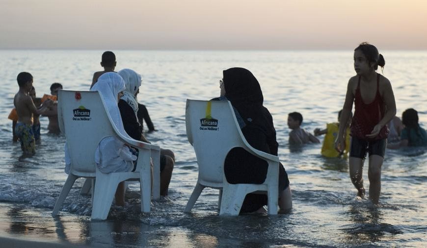 L’islamisation gagne à nouveau du terrain en Algérie : les femmes premières victimes