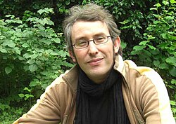 Mustapha Benfodil : un écrivain, poète, dramaturge et journaliste de renommée nationale et internationale