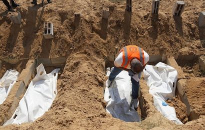 Gaza : les familles de Gaza continuent de fouiller les décombres à la recherche de leurs proches assassinés par les Israéliens Gaza : les familles de Gaza continuent de fouiller les décombres à la recherche de leurs proches assassinés par les Israéliens